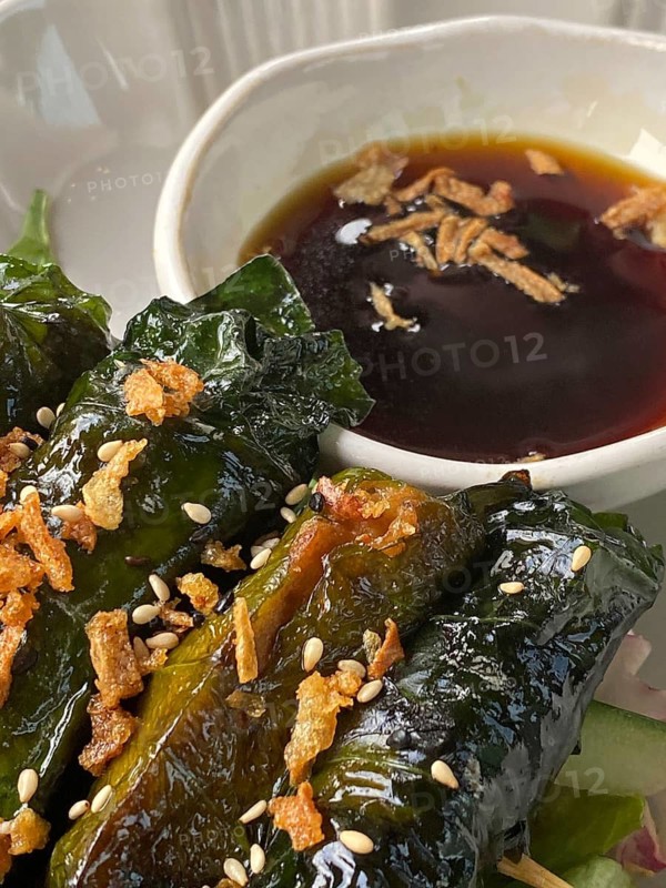 Asian dish, vegan, starter, tofu, king oyster mushrooms, seitan wrapped with betel leaves, soya-lime dip, fried onions, food, Stuttgart, Baden-Württemberg, Germany