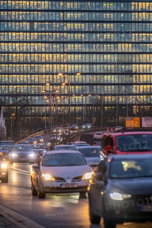 City centre traffic, Danziger Straße, B8, Düsseldorf, high-rise office building, evening traffic, North Rhine-Westphalia, Germany