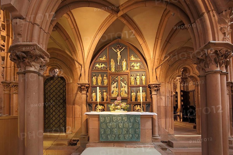 Altar, interior view, St. Mary's Church, Gelnhausen, Hesse, Germany