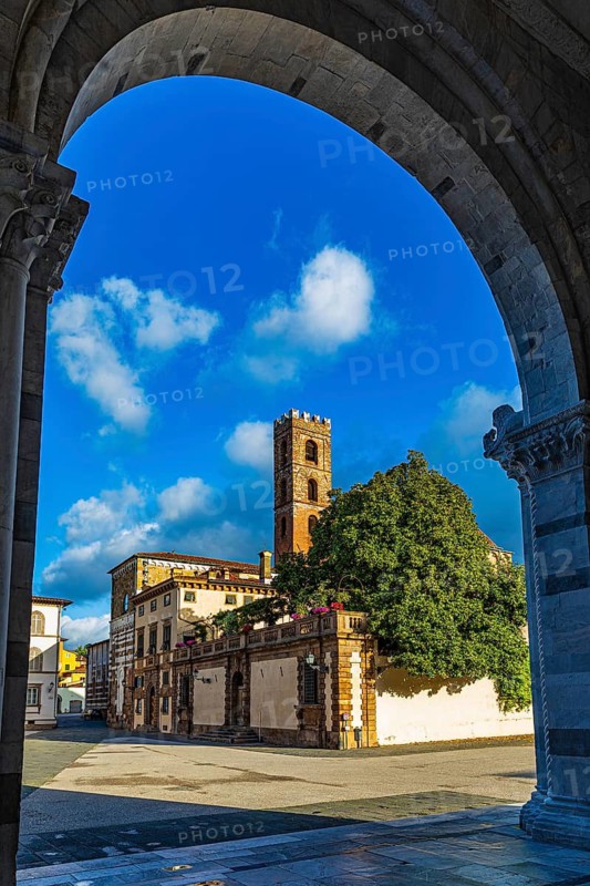 View of Piazza San Martino, historic city centre, Lucca, Tuscany, Italy