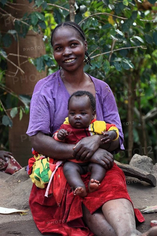 South Ethiopia, Ari people, young mother with baby, Ethiopia