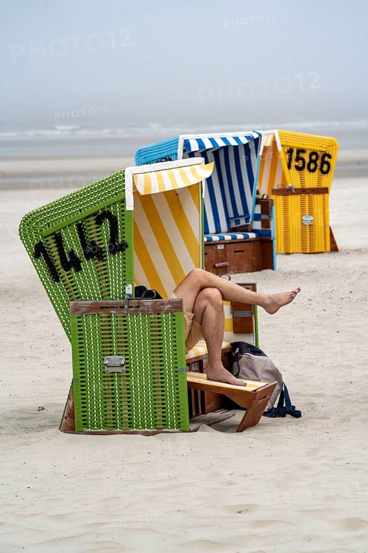 North Sea island Langeoog, early summer, shortly after the first easing of the lockdown in the Corona crisis, foggy weather, still quite few tourists on the beach, beach chairs, Lower Saxony, Germany