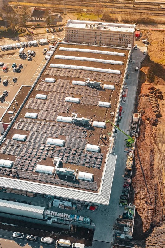 Industrial buildings with solar panels and construction machinery in an urban landscape, PV Bau Auf OBI Bau Markt, Mühlacker, Enzkreis, Germany
