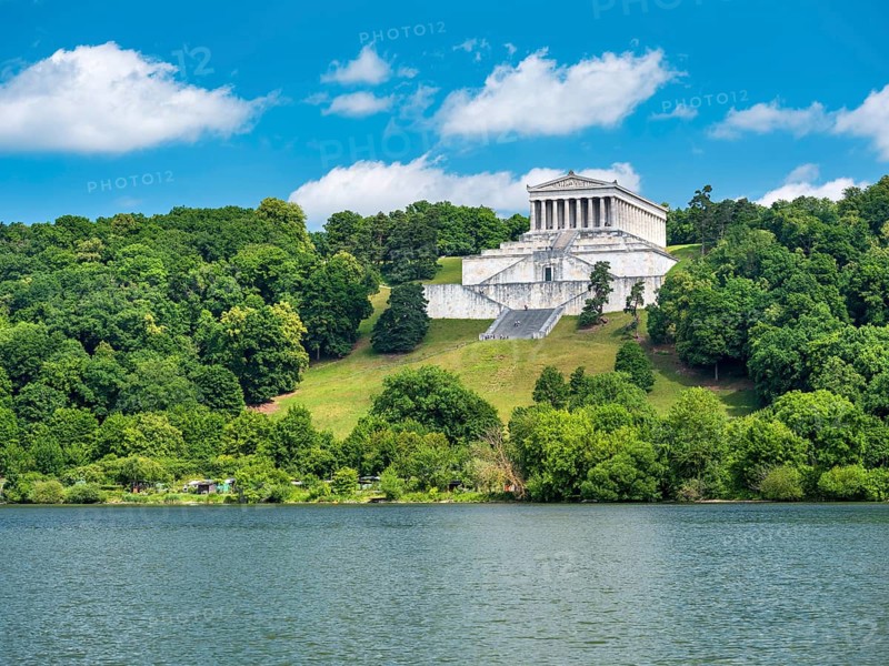 View across the Danube River to the Walhalla Memorial on the Bräuberg, Donaustauf, Upper Palatinate, Bavaria, Germany