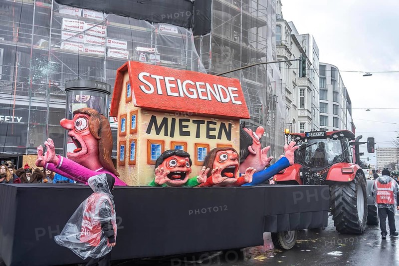 Rose Monday procession in Düsseldorf, theme car by wagon manufacturer Jacques Tilly, topic of rising rents in big cities, people can no longer afford apartments, North Rhine-Westphalia, Germany