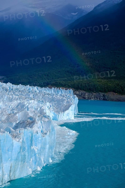 El Calafate, Patagonia, Argentina, Perito Moreno Glacier in Los Glaciares National Park. The Perito Moreno Glacier is part of the Patagonian ice field, the Campo Hielo Sur, the third largest freshwater reserve in the world. It is located in the province of Santa Cruz on Lago Argentino, the country's largest lake. The Perito Moreno Glacier is up to 30 kilometres long and 5 kilometres wide. Its edge is 70 metres high at its highest point. Small icebergs that have broken off from the glacier float in Lago Argentino. The glacier is one of the most beautiful sights in South America and is one of the most visited attractions in Argentina