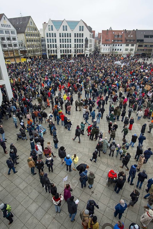 Demonstration against the right, people protest against right-wing extremism and in favour of diversity, Münsterplatz in Ulm, Baden-Württemberg, Germany