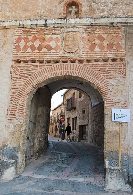 Medieval town gate, Pedraza, province of Segovia, Castile and Leon, Spain