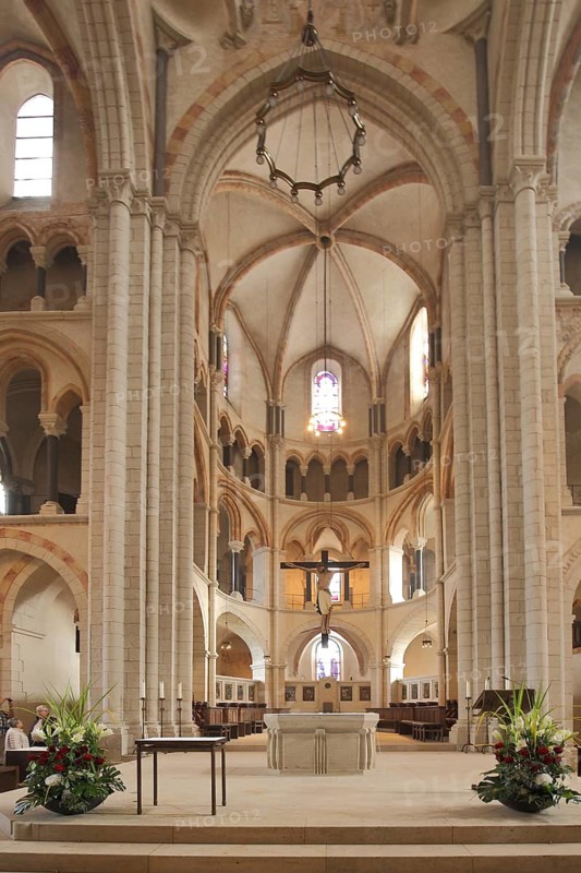 Interior view with chancel of the High Romanesque early Gothic cathedral, Old Town, Limburg, Hesse, Germany