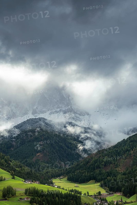 View of the cloudy Peitlerkofel group St.Peter, Villnöß, Funes, Villnößtal, South Tyrol, Italy