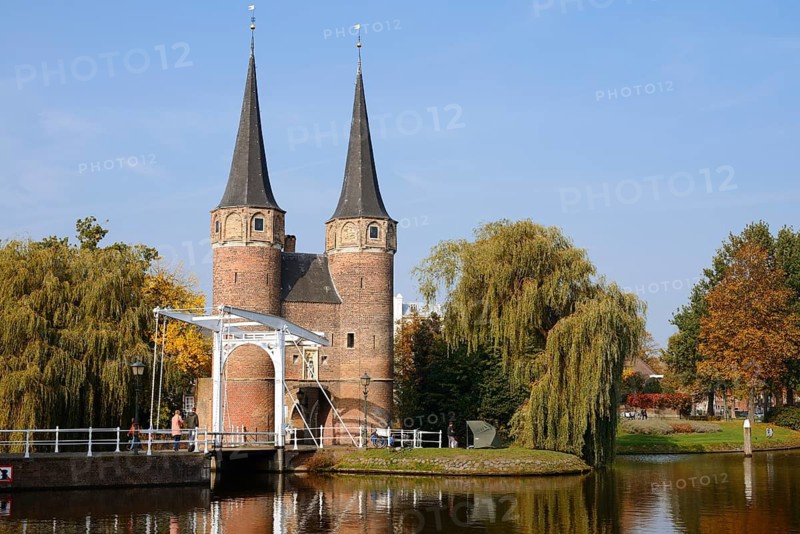 Oostpoort city gate and drawbridge on the Delftse Schie, Delft, South Holland, Netherlands