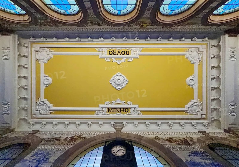 Porto Sao Bento railway station, entrance hall, view of the ceiling with the letters Minho and Duoro, old town, UNESCO World Heritage Site, Porto, Portugal