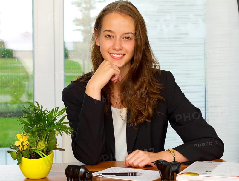 Boss boss junior boss at desk, woman 20, years, office, office work, student