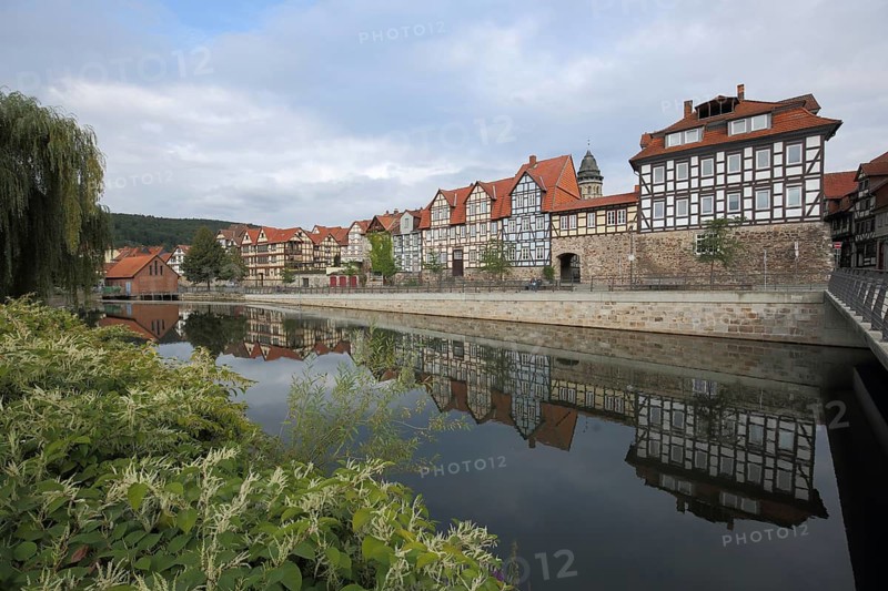 Half-timbered houses with reflections in the Fulda River, Fuldaufer, Hann. Münden, Hannoversch Münden, Lower Saxony, Germany