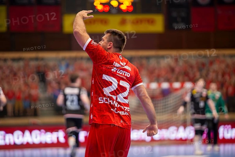 2nd HBL (German Handball League), Matchday 32: Eulen Ludwigshafen against TuSEM Essen***Kian Schwarzer (22, Ludwigshafen) gets the crowd going