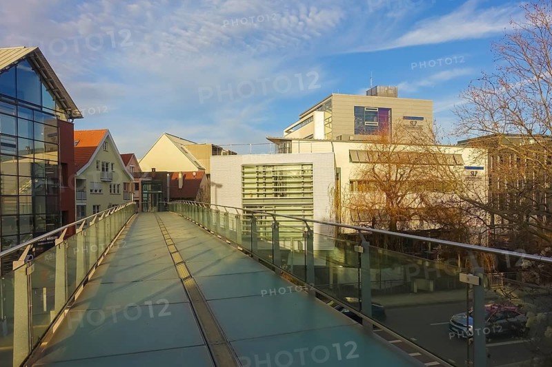 Buildings, commercial buildings, office buildings, modern architecture, bridge, pedestrian crossing, Lederstraße, Obere Wässere, Reutlingen, Baden-Württemberg, Germany