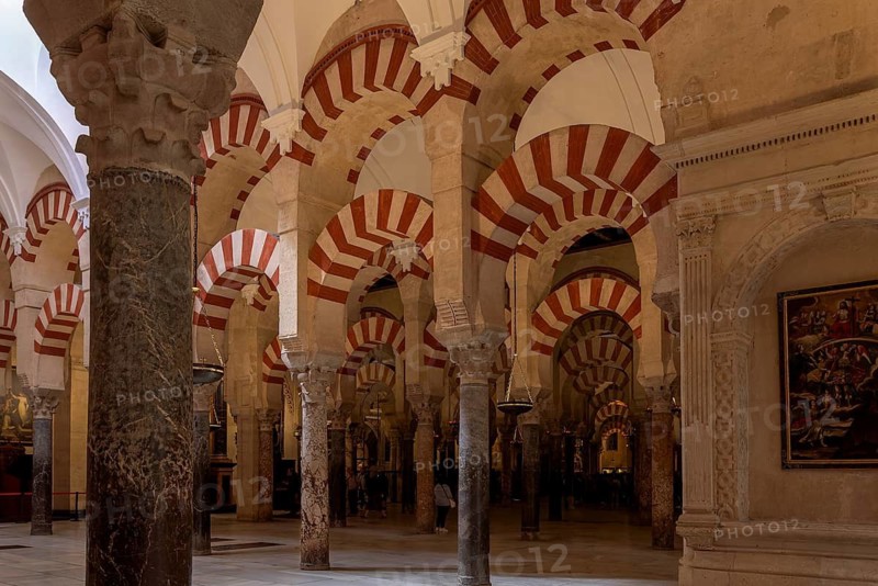 Arches with striking red and white stripes in the cathedral mosque of Córdoba (Mezquita-Catedral), Cordoba, Andalusia, Spain
