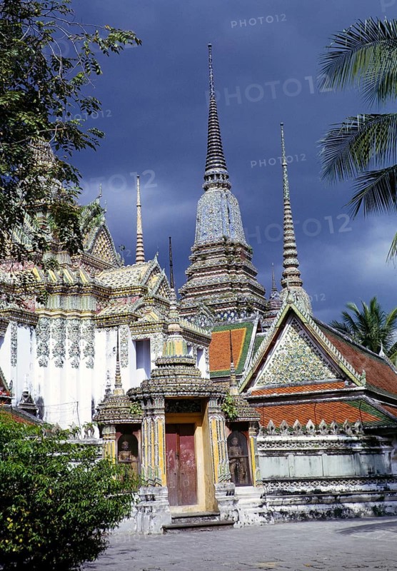 Dekorierte Stupas im buddhistischen Tempel Wat Pho, Bangkok, Thailand, Asien, 1964