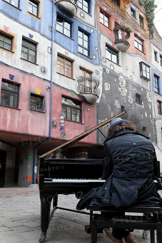 Piano concert in front of Hundertwassserhaus Wien Austria