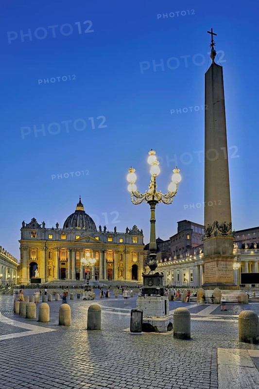Cathedral, St Peter's, St Peter's Basilica, obelisk, Vatican palaces, St Peter's Square, Vatican at dusk, Rome, Lazio, Italy