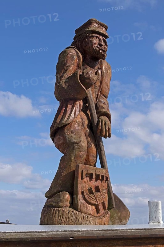 Statue, Harbour, Altefähr, Island of Rügen, Mecklenburg-Western Pomerania, Germany