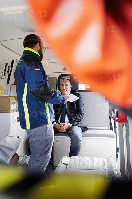 Omid Nouripour, Federal Chairman of Bündnis 90 Die Grünen, Bonn, 18.07.2023. Visit to the Federal Office of Civil Protection and Disaster Assistance. Demonstration in the ambulance., Bonn, Germany