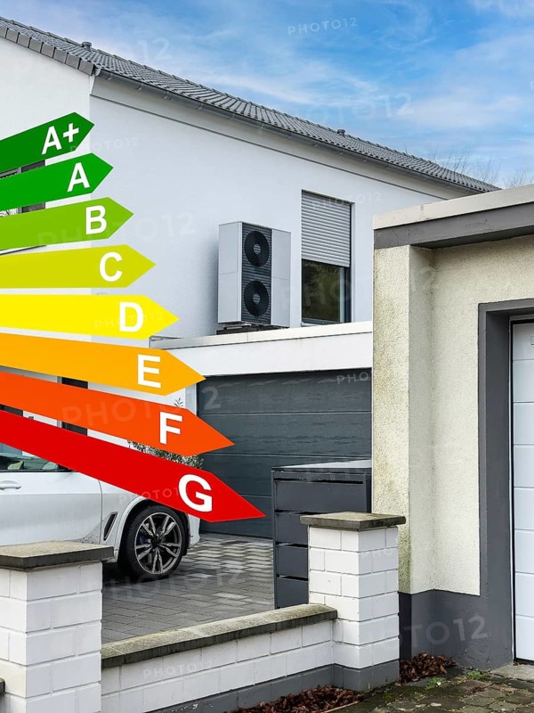 Energy efficiency classes, heat pumps on the garage roof of a detached house in Hilden, Germany