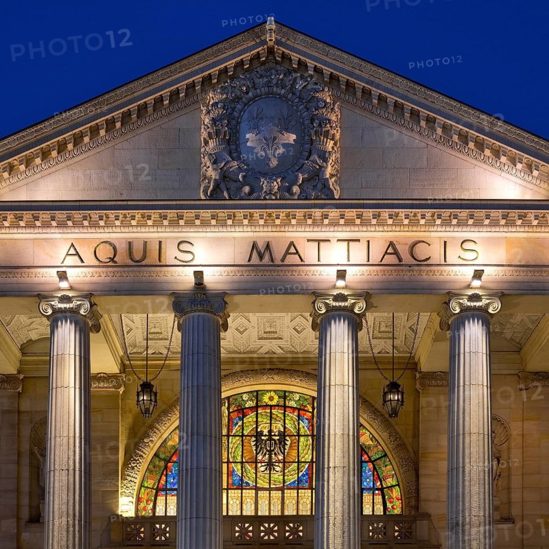 Portico with glass window, illuminated spa hotel and Casino in the evening, Wiesbaden, Hesse, Germany