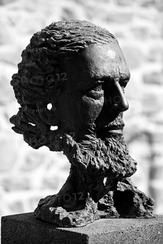 Portrait head Wilhelm Liebknecht by Gerhard Burk, grey patinated bronze, Giessener Köpfe, Altes Schloss Giessen, Hesse, Germany