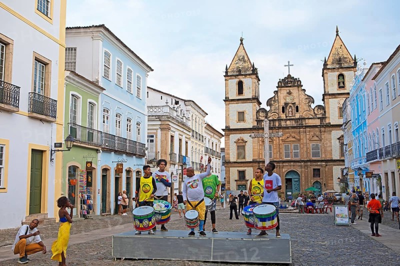 Igreja e Convento de São Francisco or Church and Convent of São Francisco or Franciscan Church, a drum group in front, historic old town, Salvador, State of Bahia, Brazil