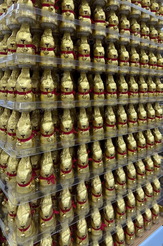 Retail display of chocolate Easter bunny Easter bunny Easter bunny brand Lindt with chocolate bell wrapped in golden tinfoil paper, Germany