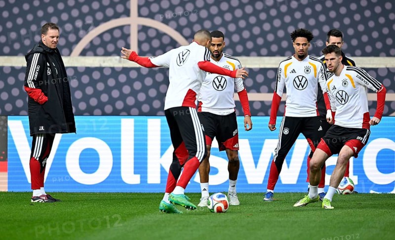National trainer coach Julian Nagelsmann GER observes his players, soccer, training German national team, MHPArena, MHP Arena Stuttgart, Baden-Württemberg, Germany