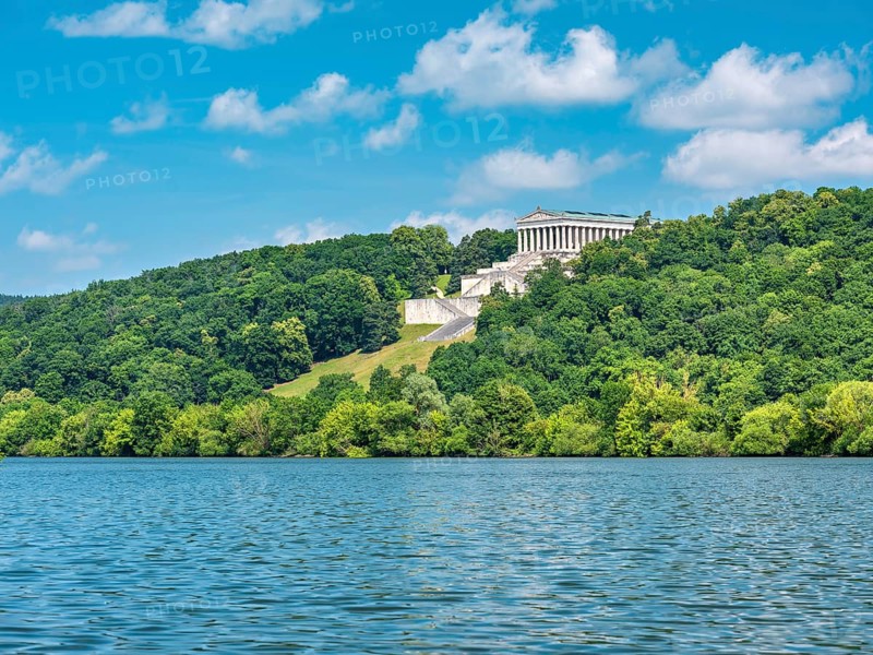 View across the Danube River to the Walhalla Memorial on the Bräuberg, Donaustauf, Upper Palatinate, Bavaria, Germany