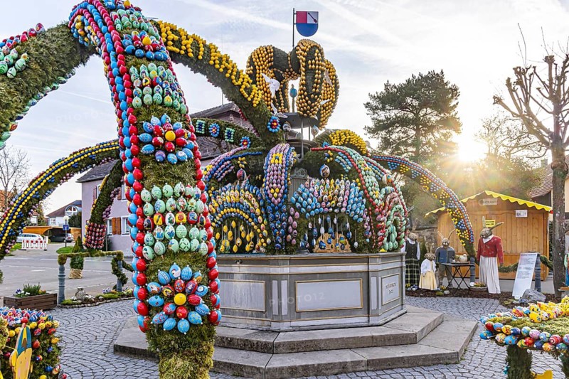 The Easter fountain in Schechingen has around 13, 000 hand-painted eggs. This makes it one of the largest and most beautiful in the whole of East Württemberg. Around 50, 000 visitors admire the decorated village fountain every year. Schechingen, Ostalbkreis, Baden-Württemberg, Germany