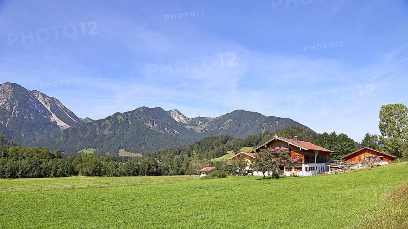 Farmhouse with mountain backdrop, Bayrischzell, Mangfallgebirge, Upper Bavaria, Bavaria, Germany