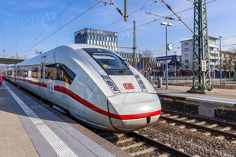 ICE passing through Wendlingen train station. Wendlingen, Baden-Württemberg, Germany