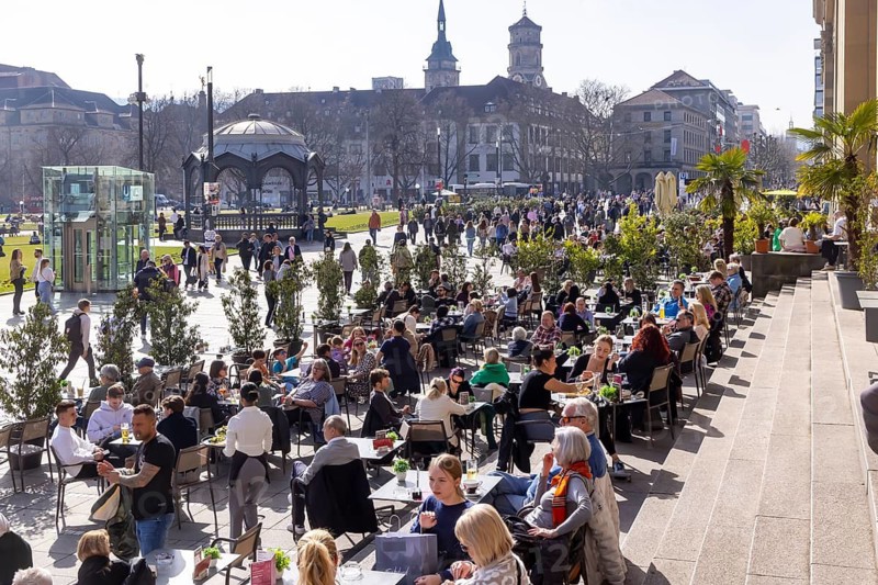 Spring on Schlossplatz in Stuttgart. When temperatures are like spring, the restaurants on the terraces of the Königsbau are busy. Stuttgart, Baden-Württemberg, Germany