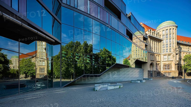 German National Library, German Library, The building of the German Library from 1913 is reflected in the façade of the modern extension, Leipzig, Saxony, Germany