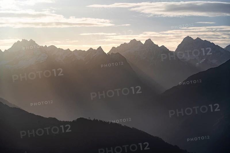 Ötztal Alps, mountain panorama in the morning light, peaks from left to right Roter Schrofem, Gamsköpfe, Feichtner Karlsspitze, Rifenkarspitze, Pfroslkopf, Tyrol, Austria