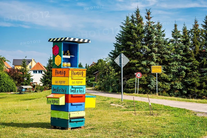 Honey stand, Hinrichsberg, Sietow municipality, Mecklenburg-Western Pomerania, Germany