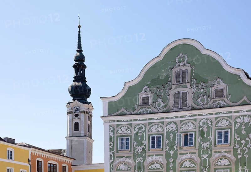 Market square with rococo stucco facades on the town houses, Obernberg am Inn, Innviertel, Upper Austria, Austria