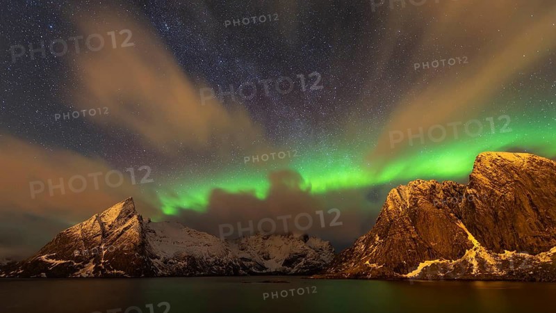 Aurora over the mountains and sea of Lofoten, Northern Lights, Northern Lights, Landscape, Leknes, Nordland/Lofoten, Norway