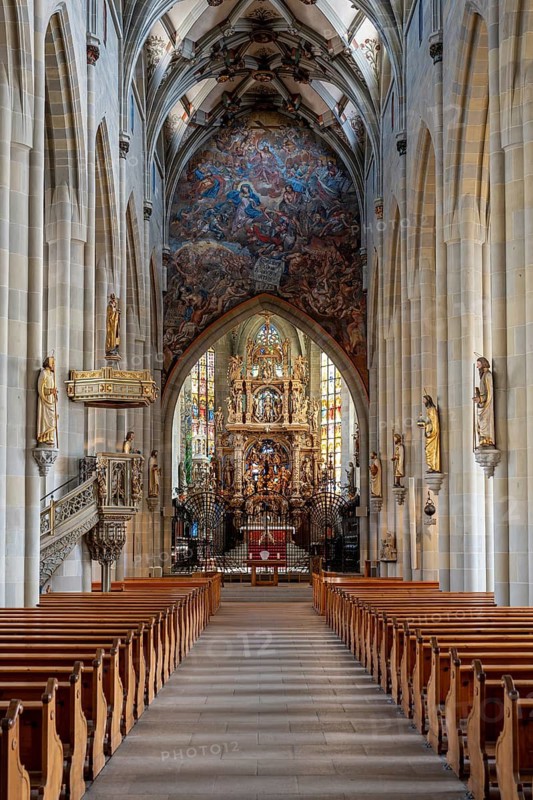 The magnificent carved altar made of linden wood with the choir arch fresco in Überlingen Münster, parish church of St. Nikolaus, Überlingen am Lake Constance, Bodenseekreis Baden-Württemberg, Germany