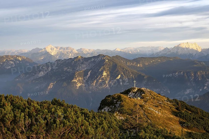 Sunset view from the summit of Zwiesel to the Berchtesgaden Alps with the Predigtstuhl in the Lattengebirge and Hoher Göll, Hochkönig and Watzmann behind it, Chiemgau Alps, Bavaria, Germany