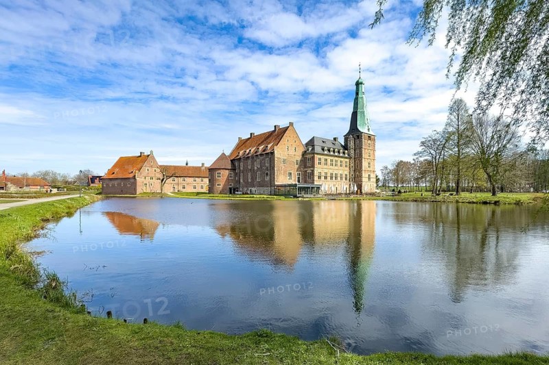 View over moat at historic moated castle from Renaissance Raesfeld Castle reflected in Wassergraben in Frühling, Freiheit Raesfeld, Münsterland, North Rhine-Westphalia, Germany