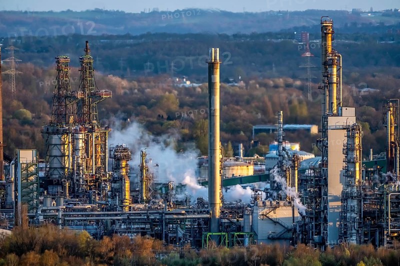 Ruhr Oel GmbH, BP Gelsenkirchen Refinery, in GE-Horst, production of products from mineral oil, Aral, gasoline, diesel, kerosene, Gelsenkirchen, North Rhine-Westphalia, Germany