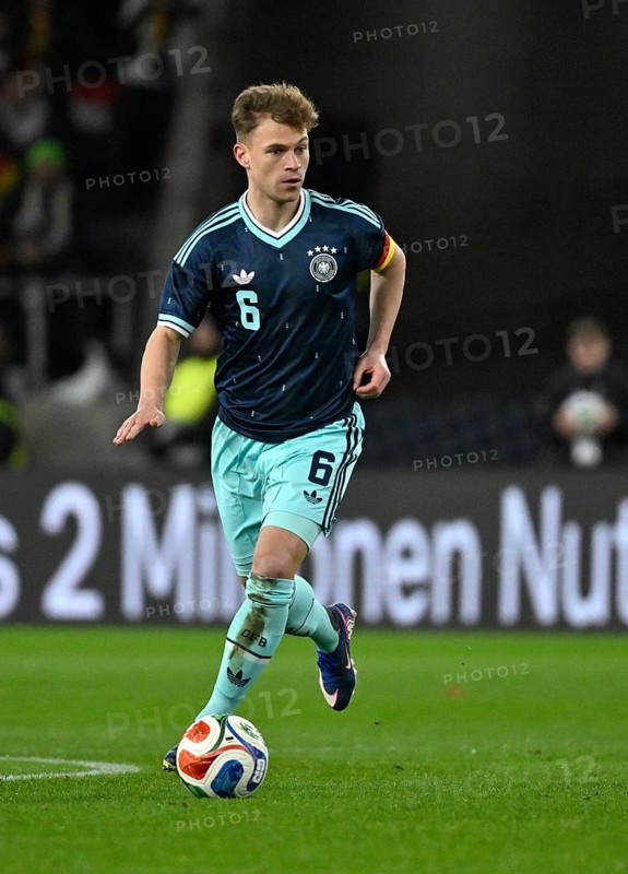 Joshua Kimmich GER (06) Action on the ball Football DFB International match Germany GER vs Ghana GHA Friendly match Test match MHPArena, MHP Arena Stuttgart, Baden-Württemberg, Germany