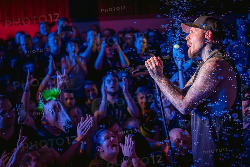 Singer Matthias Engst from Engst live on 10-year anniversary tour tour at Berlin's Astra Kulturhaus on 20.12.2025