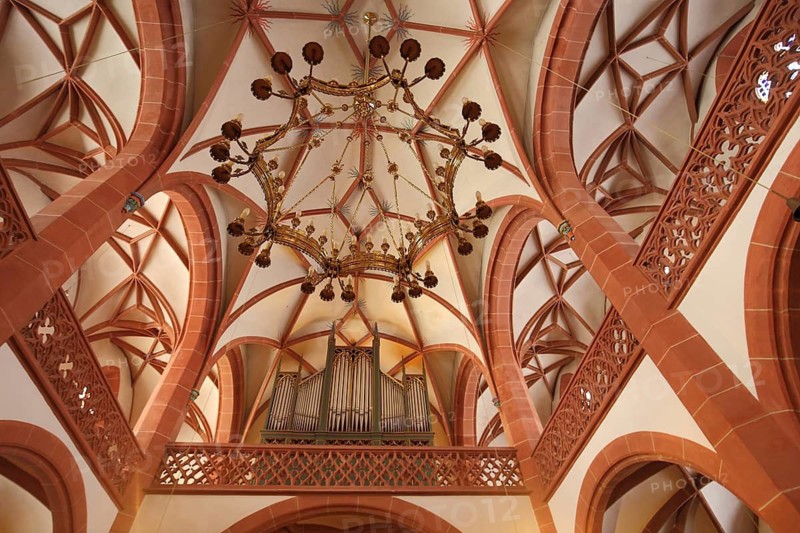 Organ and chandelier with gallery, late Gothic Rheingau Cathedral, looking up, interior view, Geisenheim, Rheingau, Taunus, Hesse, Germany