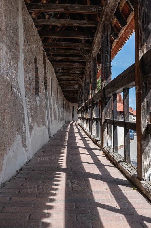 The historic rampart of the completely preserved, approx. 2.7 kilometers long city wall in the old town of Nördlingen, Donau-Ries district, Nördlinger Ries, Bavaria, Germany